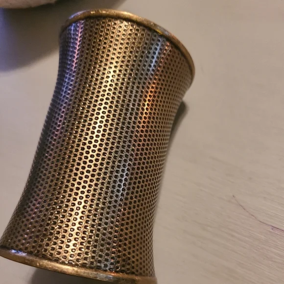 Basic bronze color womens cuff, never worn - Picture 3 of 4